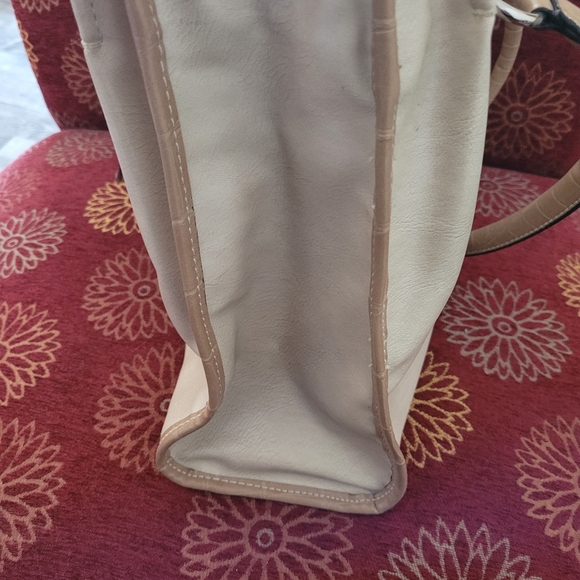 Nine & Co Tan Bag - Picture 6 of 8